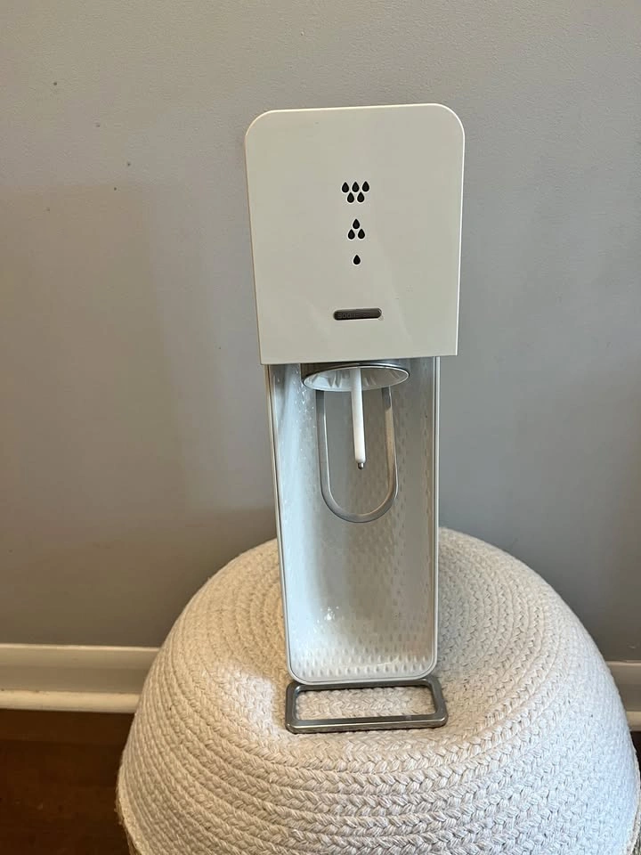 SodaStream with 3 to go bottles