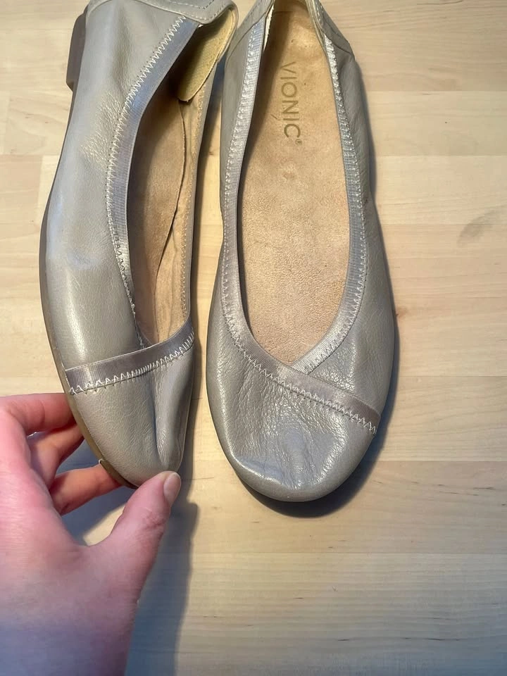 Taupe Beige Vionic Spark Caroll Leather Ballet Flats US 8
