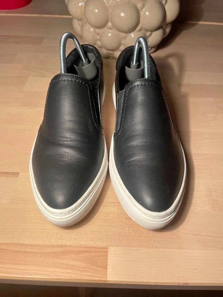 Kenneth Cole Reaction Black Leather Slip-On Sneakers US 7