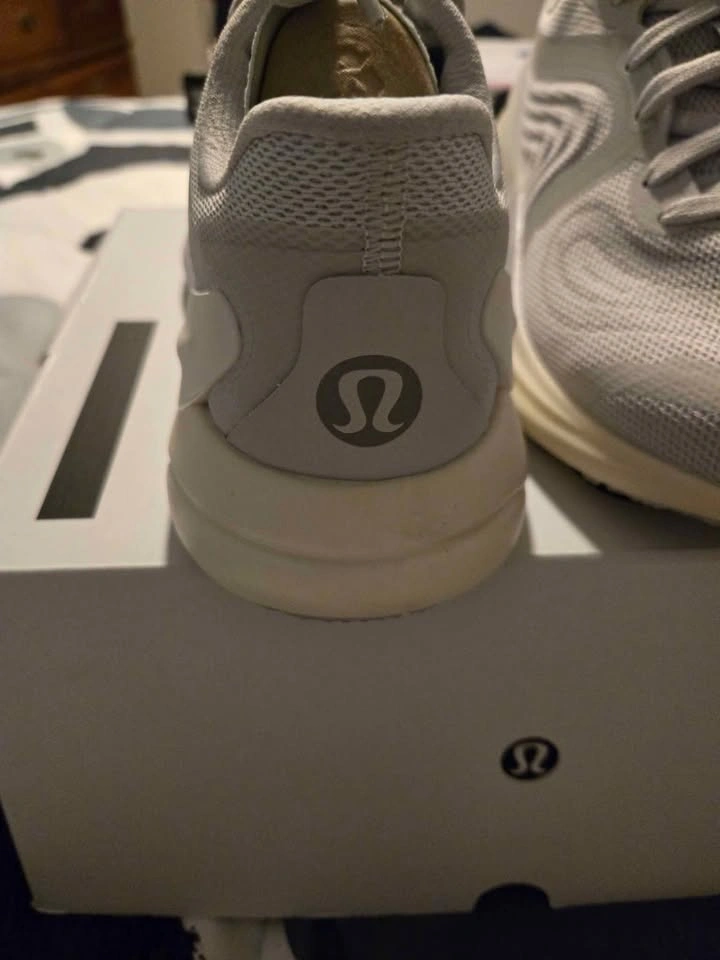 Lululemon runners size 8 womens - photo 2
