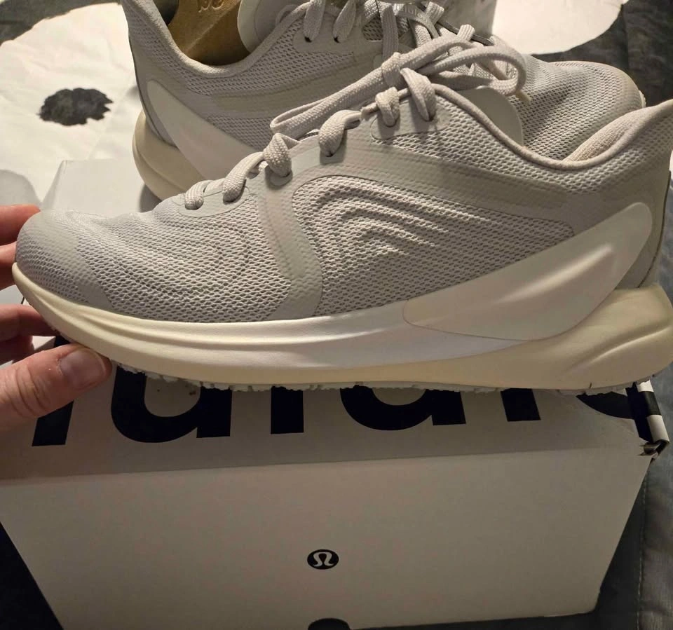 Lululemon runners size 8 womens - photo 3