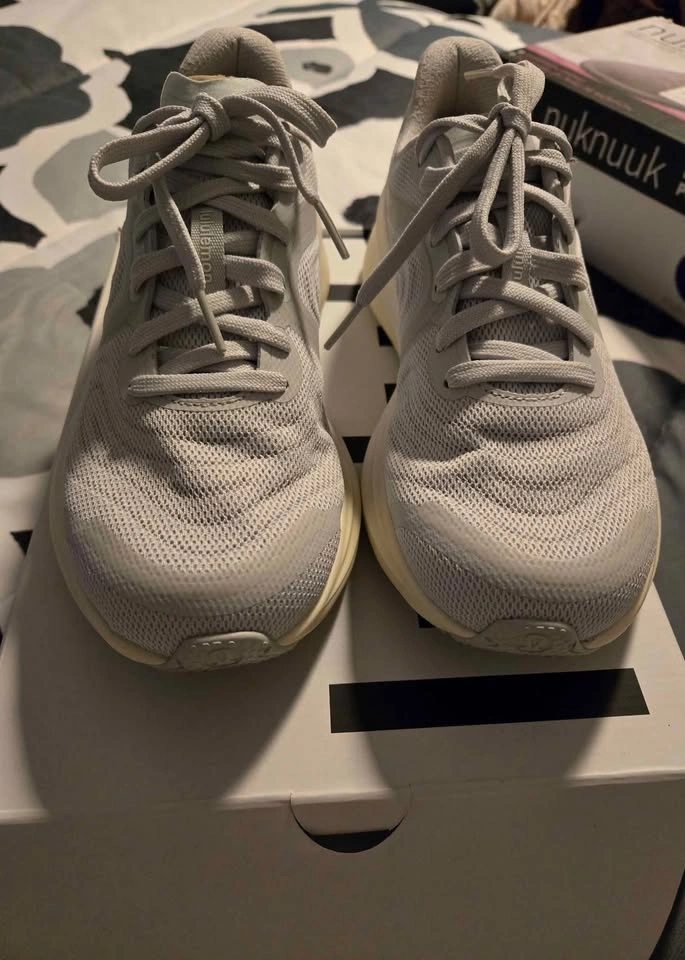 Lululemon runners size 8 womens - photo 5