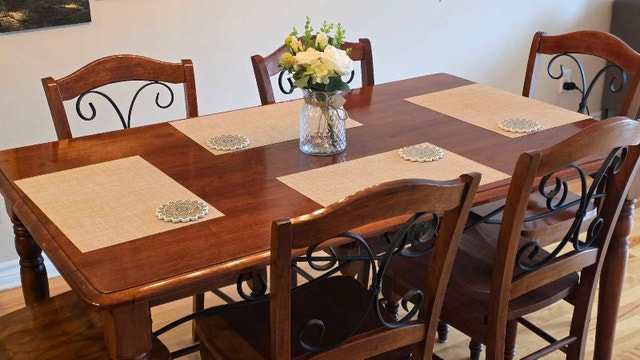 Beautiful Hard Wood Dining Table Set with Chairs - photo 2