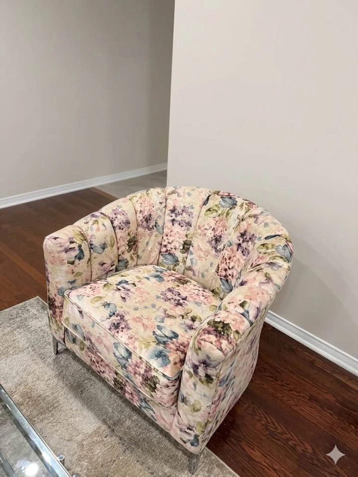 Accent Floral Scalloped Barrel Chair - photo 2