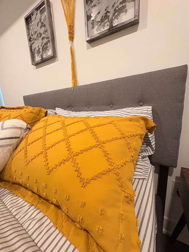 FREE - Grey Upholstered Headboard by Andover Mills - Queen Size - photo 2