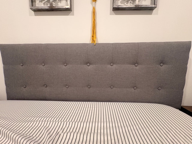FREE - Grey Upholstered Headboard by Andover Mills - Queen Size - photo 3