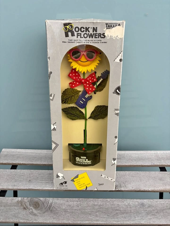 Vintage Takara Rock'n Flowers Dancing Red Flower Guitar Toy 1988