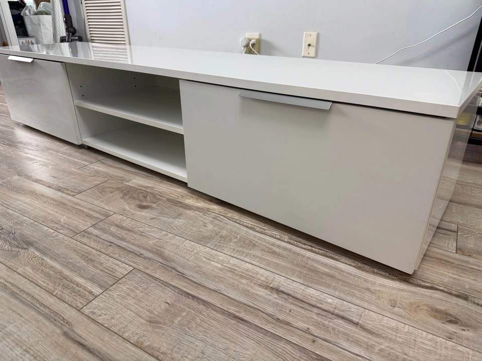 White 2-Drawer TV Stand / Console - photo 2