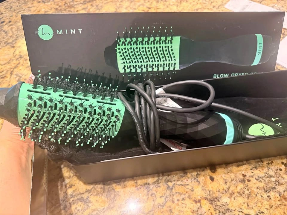 Mint Blow Dryer Brush