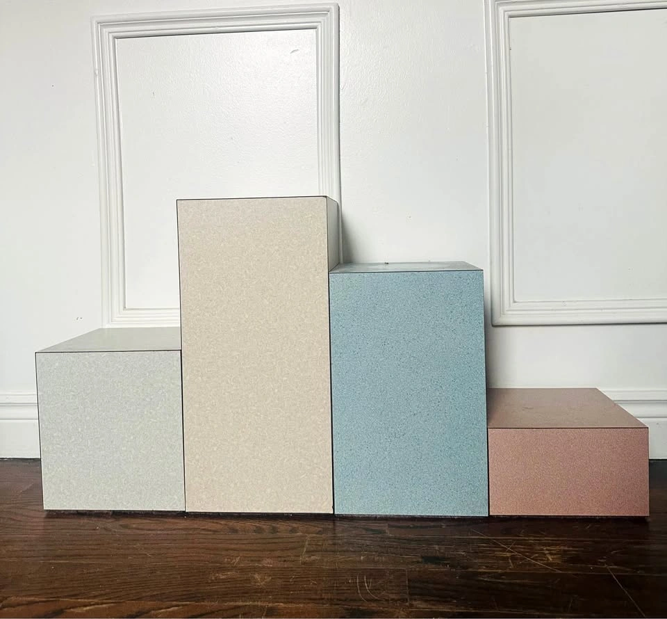 Small decorative plinths