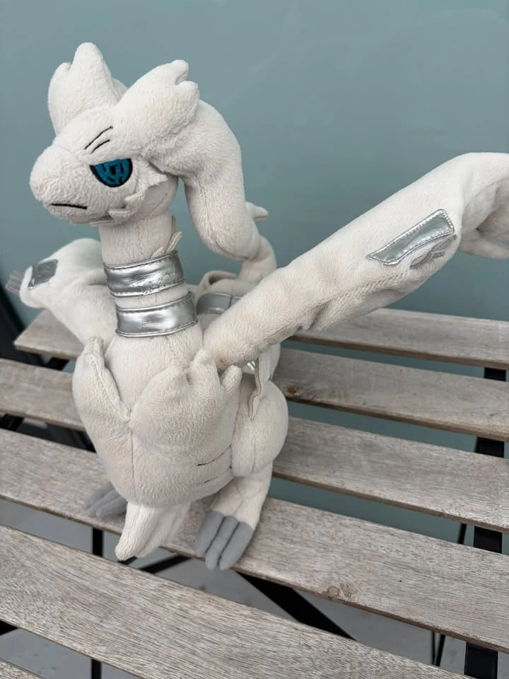 Reshiram Pokemon Center 2011 Plush 12" Stuffed Toy Doll Japan - photo 2