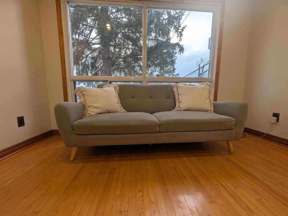 Grey couch 3 seater 6ft - photo 2