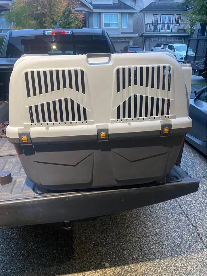 Skudo Pet Carrier - Barely Used - photo 3