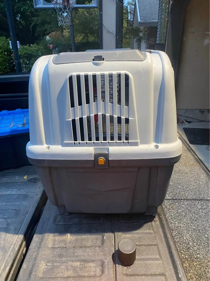 Skudo Pet Carrier - Barely Used - photo 5