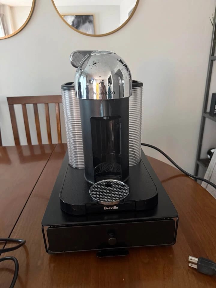 Nespresso Machine with Milk Frother - photo 2