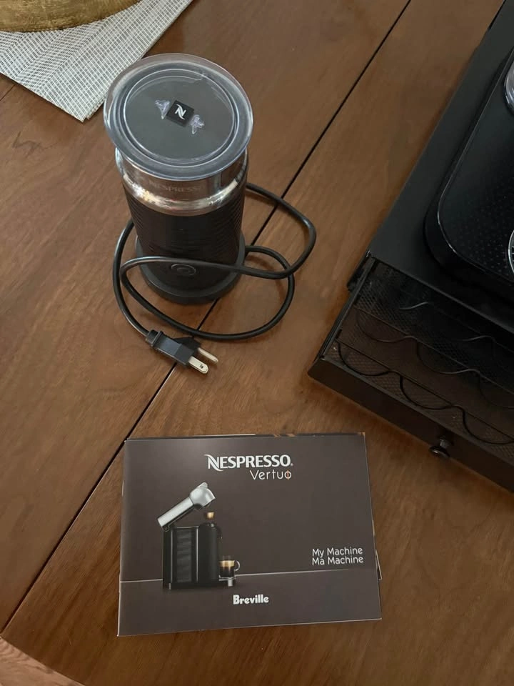 Nespresso Machine with Milk Frother - photo 3