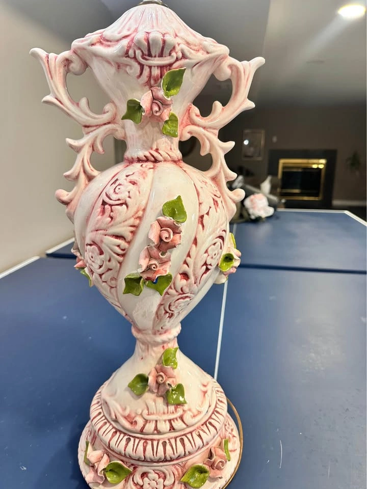 Vintage Capodimonte Style Italian Ceramic Rose Lamps (Pair) - photo 3
