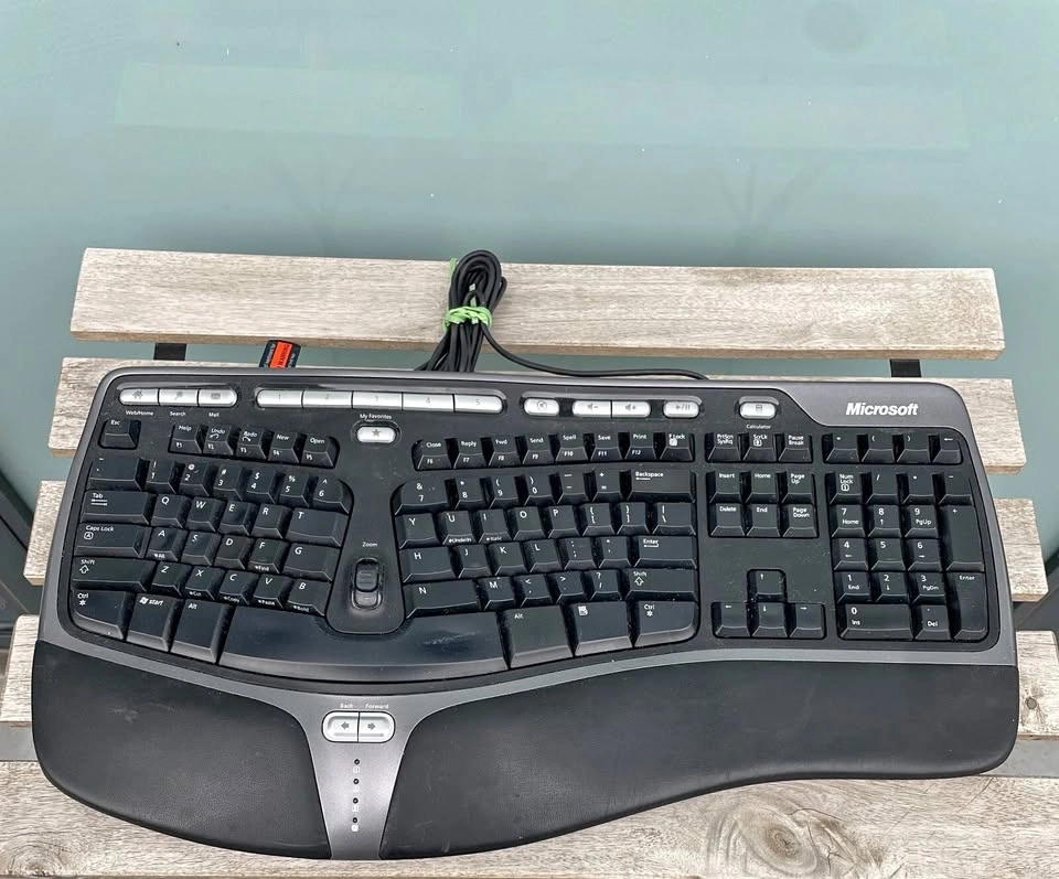Microsoft Natural Ergonomic Keyboard 4000 v1.0 Ku-0462 USB Wired