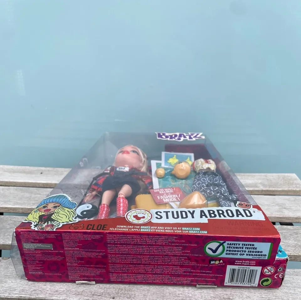 Bratz Doll Study Abroad Cloe Travels To China 2015 Factory Seale - photo 2
