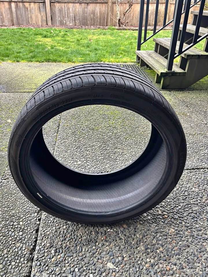 235/35/19 All Season Tire