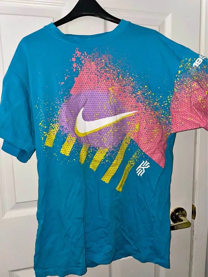 Nike Graphic T-Shirt, M