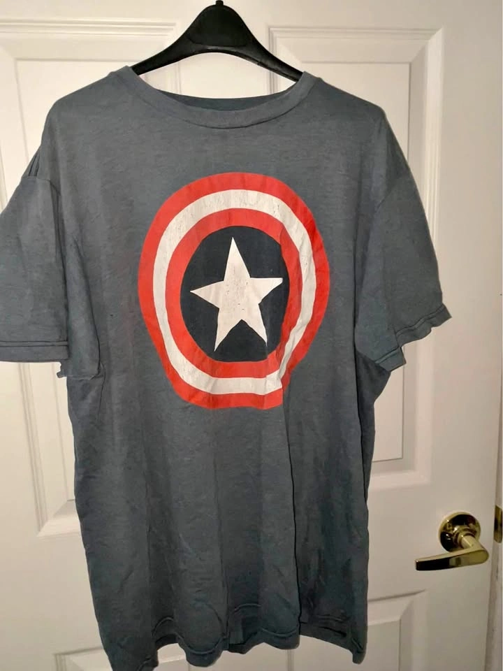 Marvel Navy Graphic Captain Shield Short Sleeve Tee, L