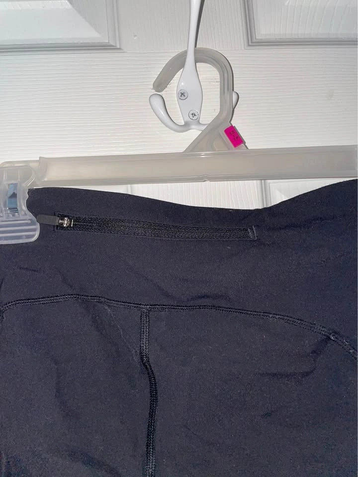 Lulu Leggings with side & back Pockets, size 6 - photo 2