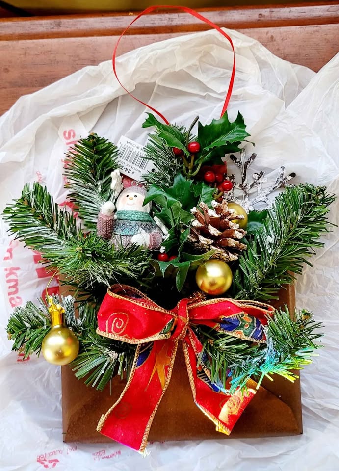 7 Assorted Christmas Items (7 Items Total) - photo 5