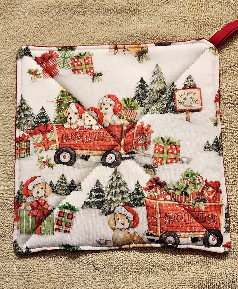 Pot holder - Dogs with Santa hats in red wagon