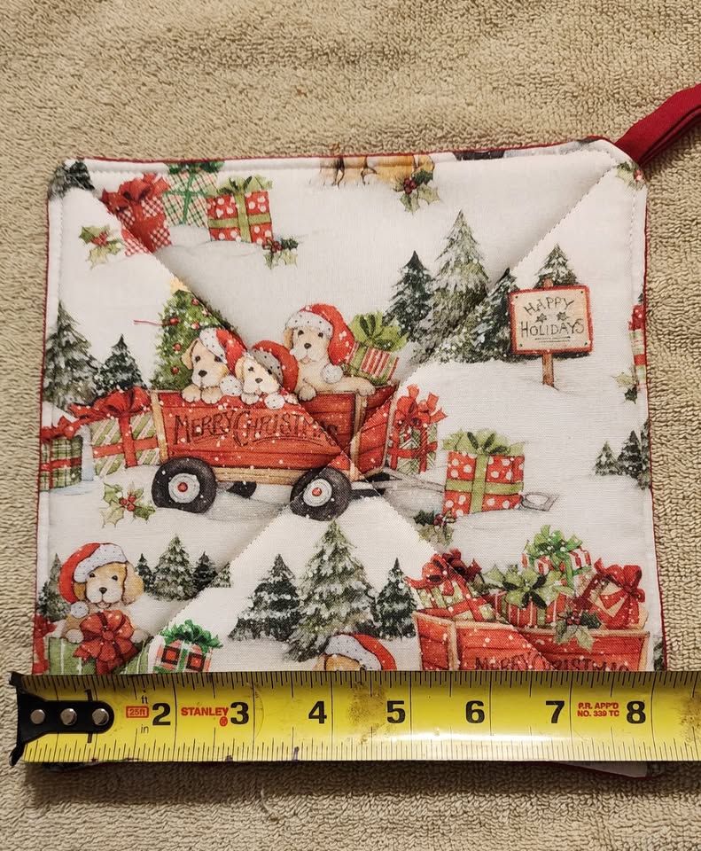 Pot holder - Dogs with Santa hats in red wagon - photo 3