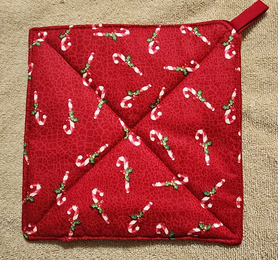 Pot holder - Red backing with candy cane design