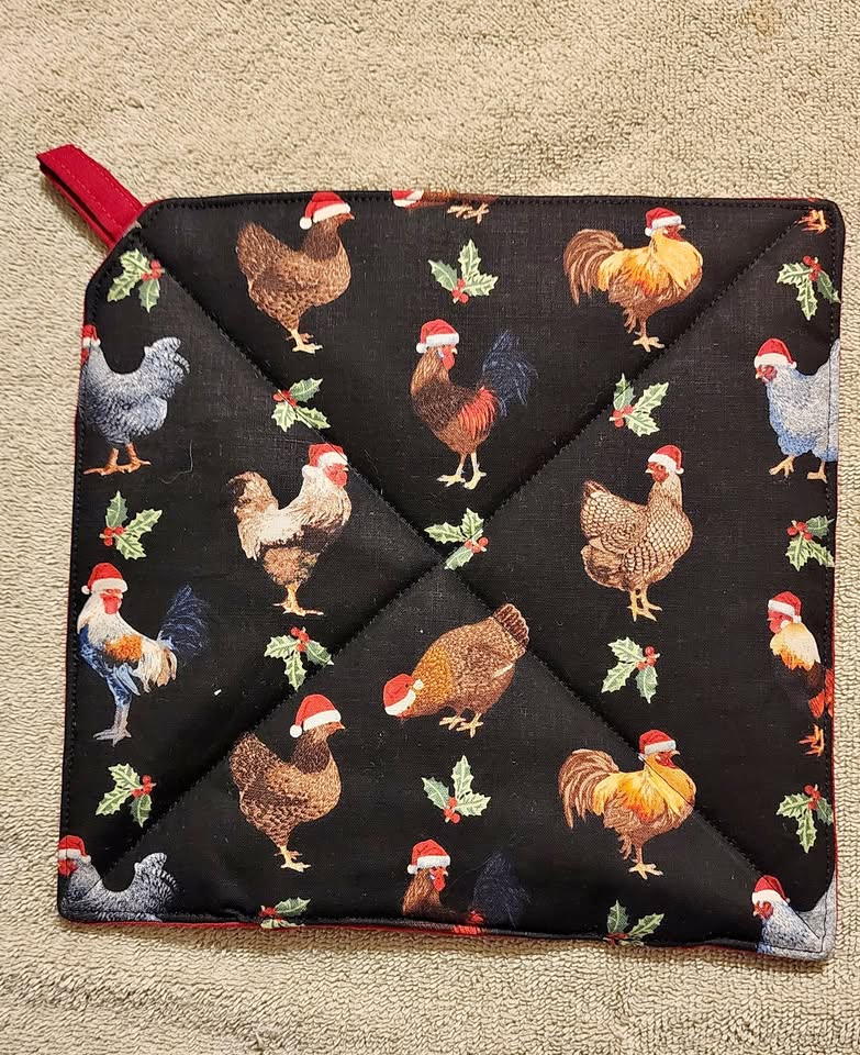 Pot holder - Roosters and hens with Santa hats