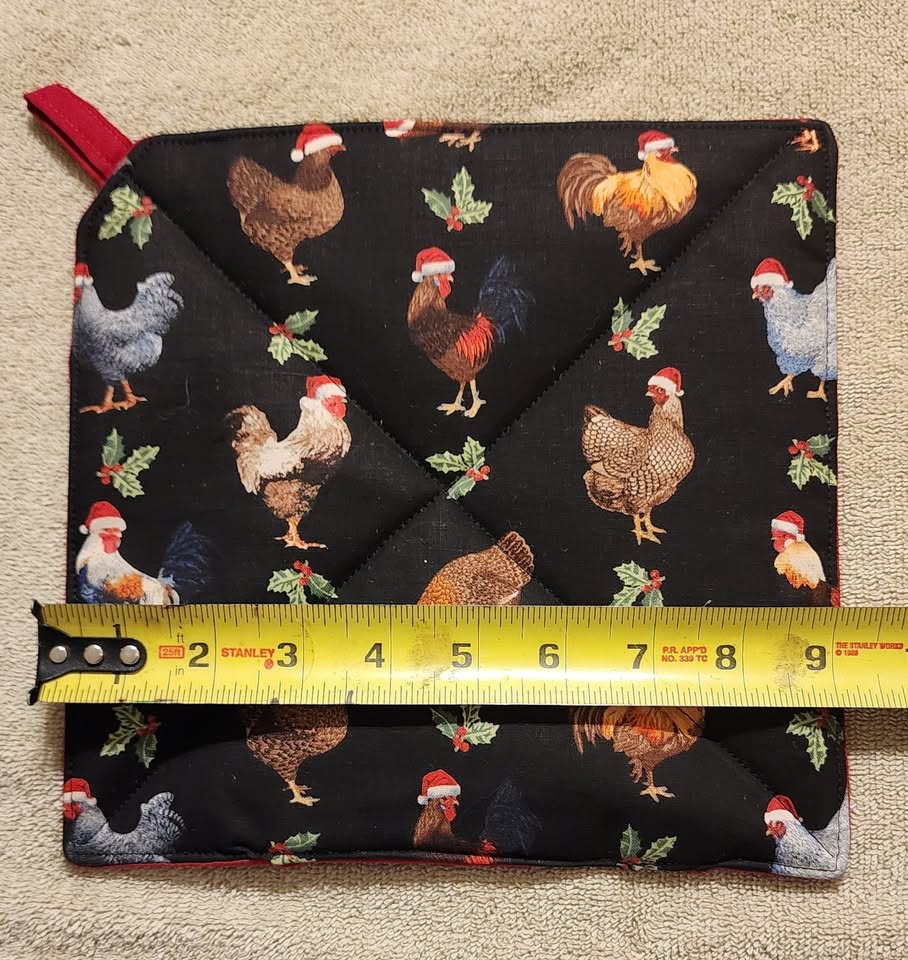 Pot holder - Roosters and hens with Santa hats - photo 3