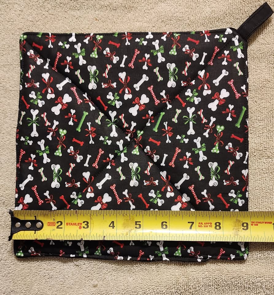 Pot holder or hot pad- Dog bones with Christmas colors - photo 3
