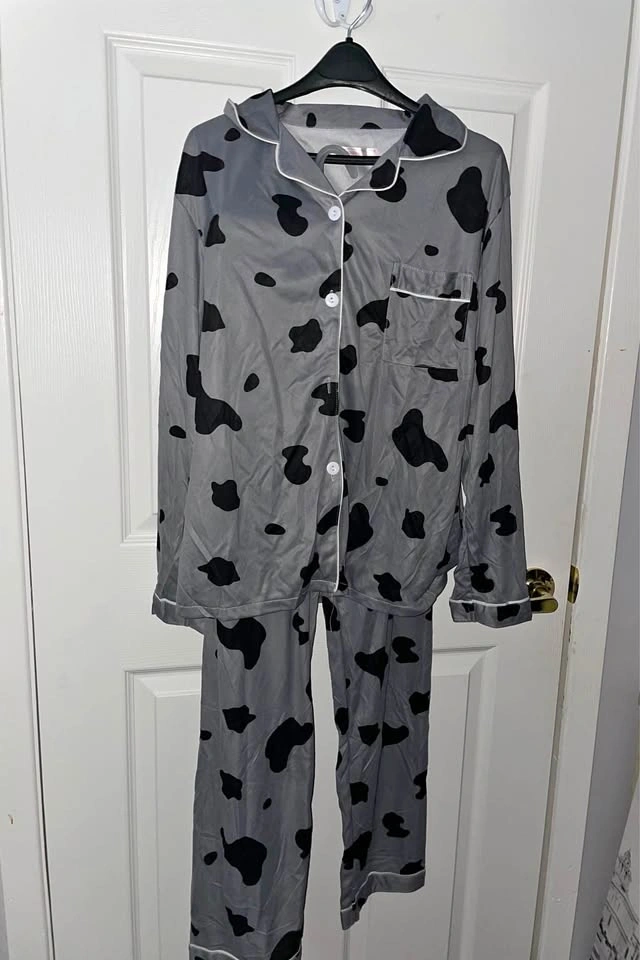 Gray & Black Cow Print Pajama Set - L