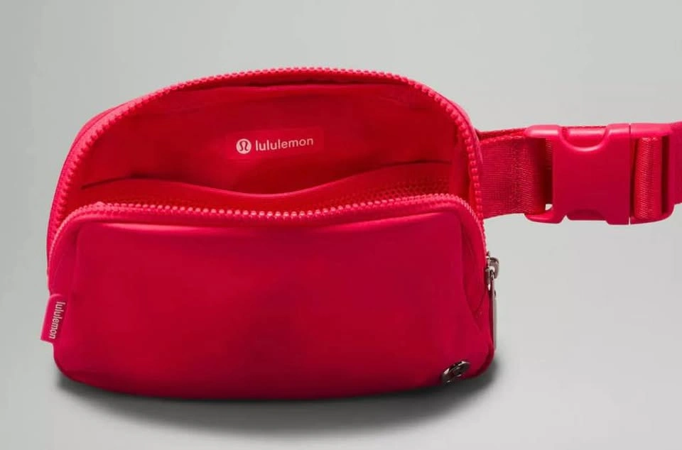 Lululemon Pink Compact Belt Bag - photo 2