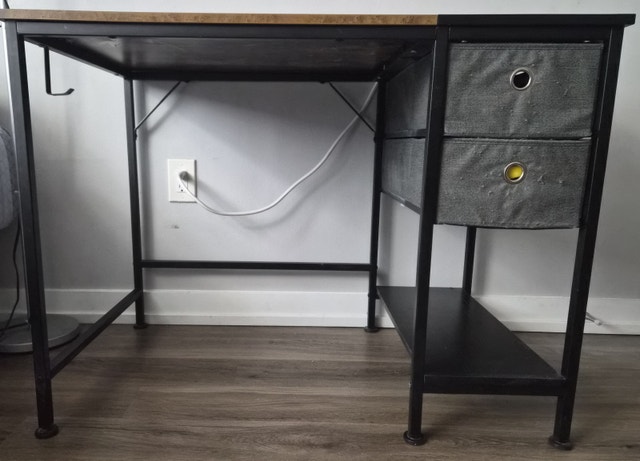 Modern Black & Wood Finish Desk – Great Condition - photo 2
