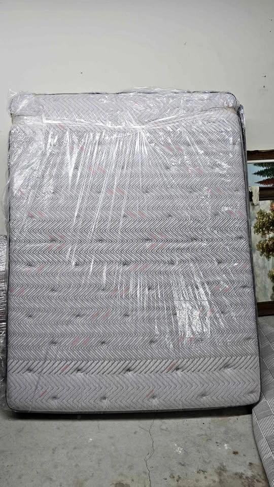 Queen Power Adjustable Bed Frame w/ Beautyrest Mattress