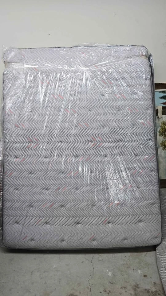 Queen Power Adjustable Bed Frame w/ Beautyrest Mattress - photo 4