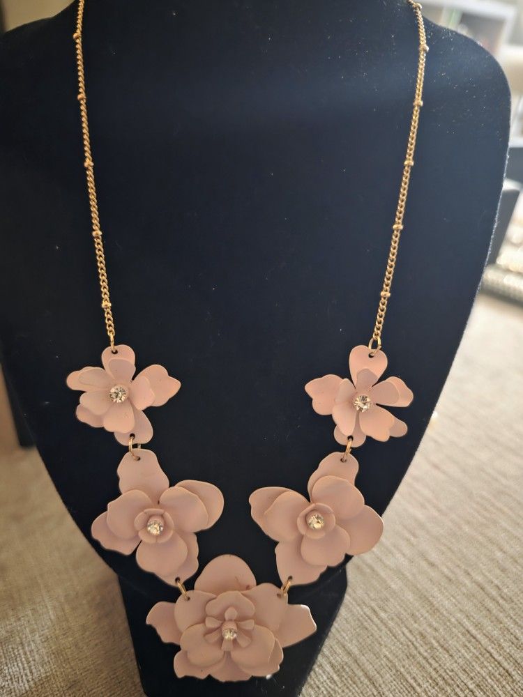 Vintage Blush Pink Flower Necklace