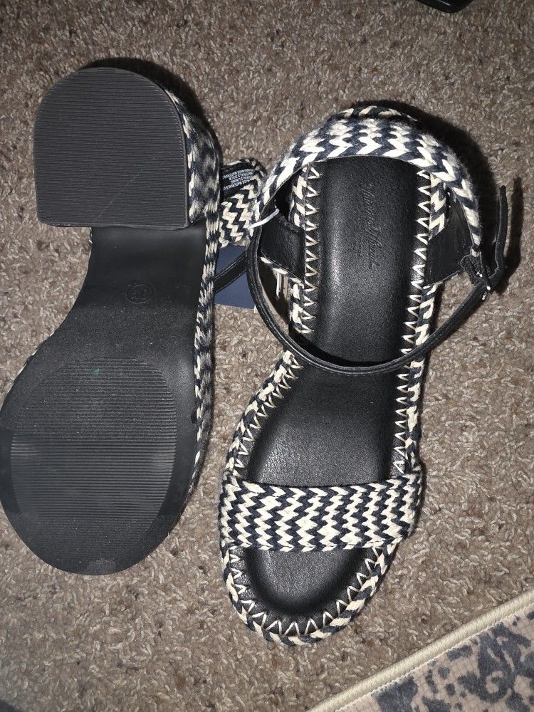 Universal Threads Woven Platform Heels Size 8.5