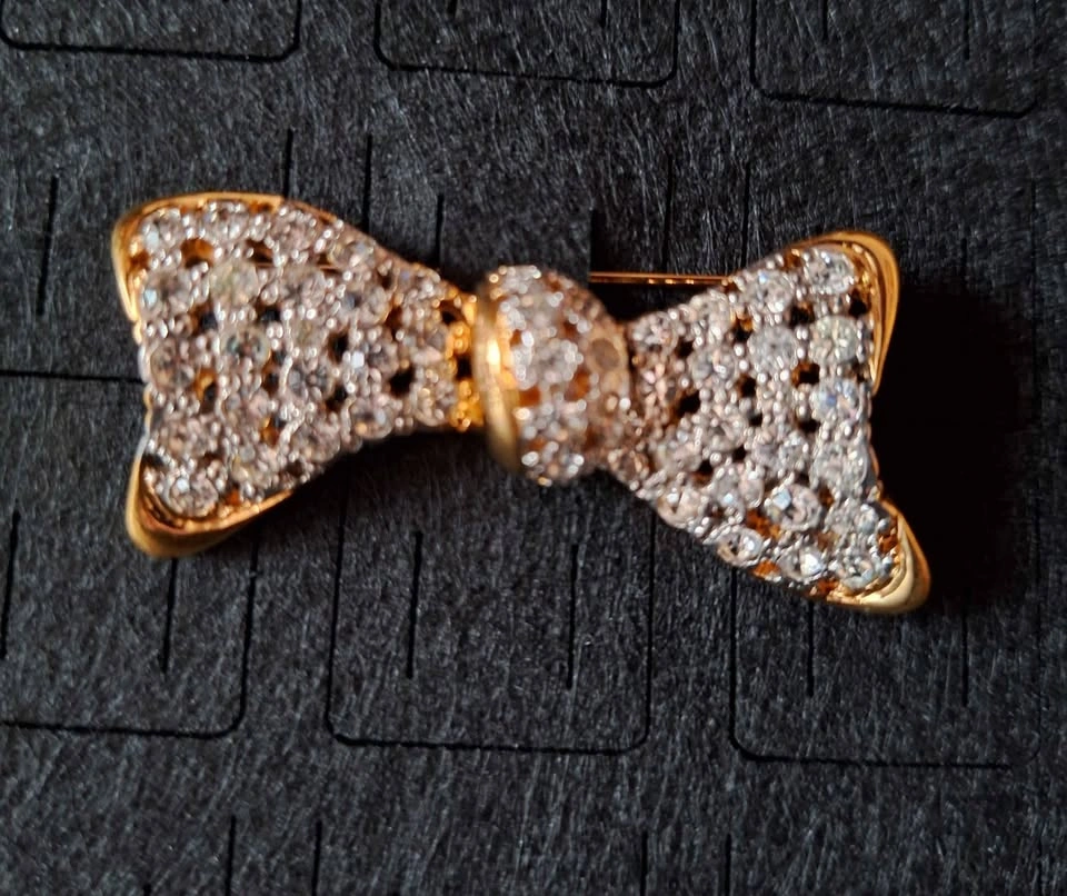 Valentino Crystal Bow Brooch Pin - Gold Tone Rhinestones - photo 2