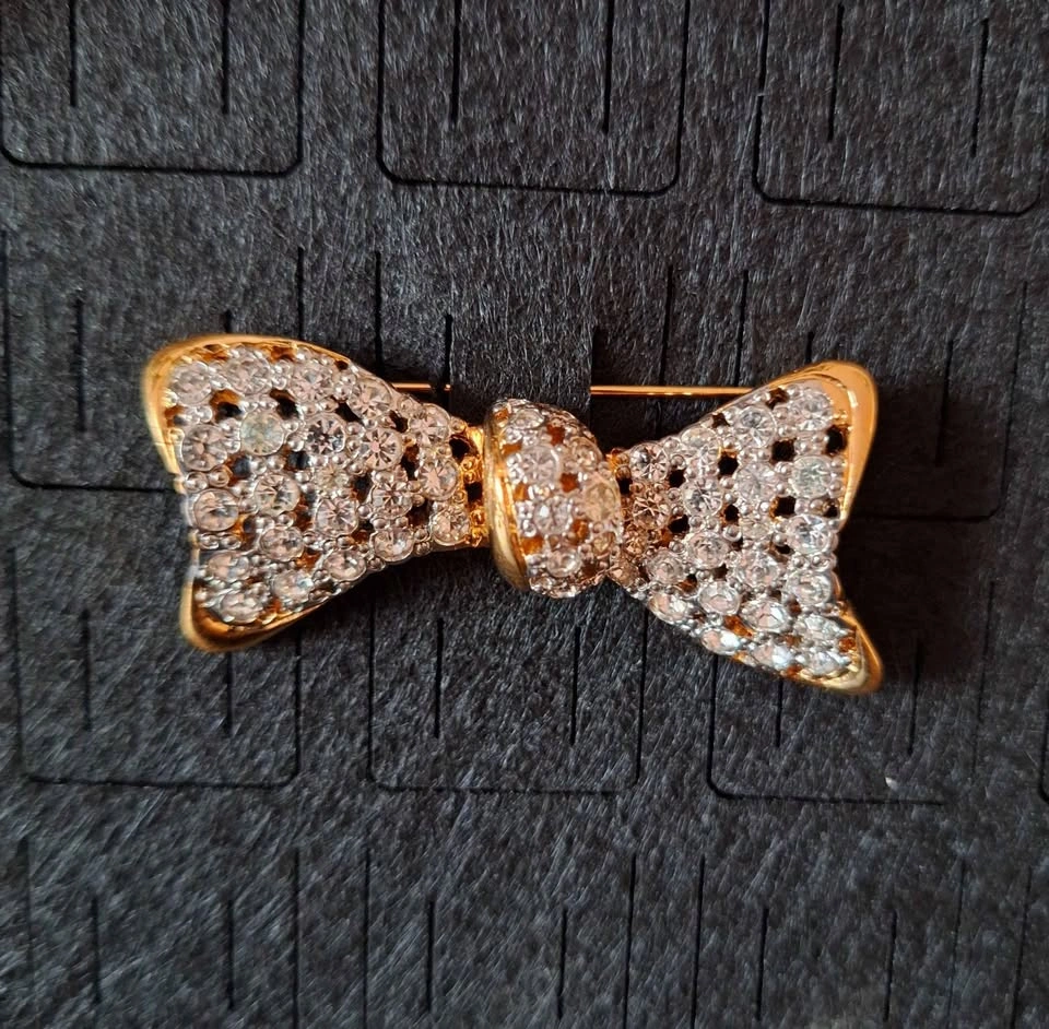 Valentino Crystal Bow Brooch Pin - Gold Tone Rhinestones - photo 4