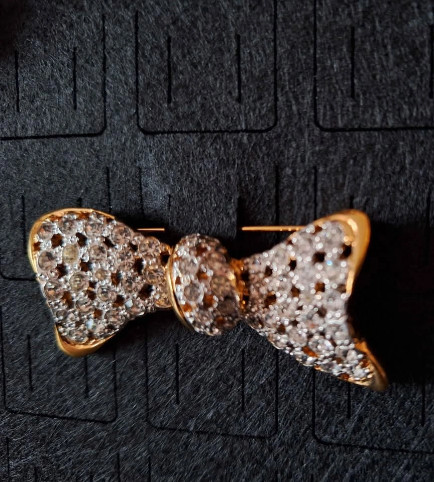 Valentino Crystal Bow Brooch Pin - Gold Tone Rhinestones - photo 5