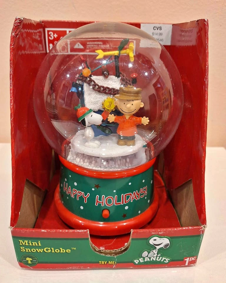 PEANUTS CHARLIE BROWN OH CHRISTMAS TREE MUSICAL GLOBE Snowing 10