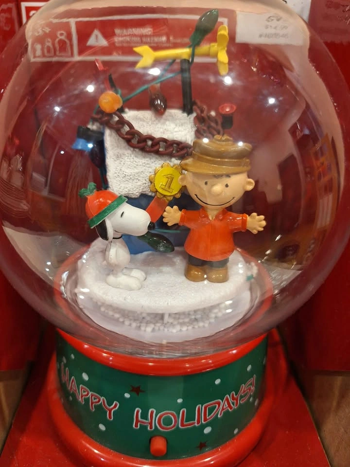 PEANUTS CHARLIE BROWN OH CHRISTMAS TREE MUSICAL GLOBE Snowing 10 - photo 3