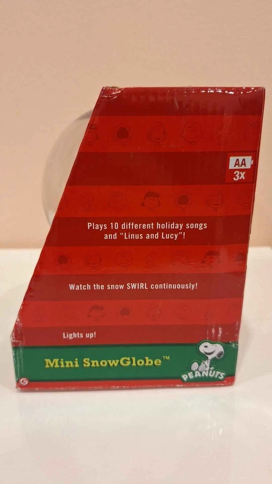 PEANUTS CHARLIE BROWN OH CHRISTMAS TREE MUSICAL GLOBE Snowing 10 - photo 4