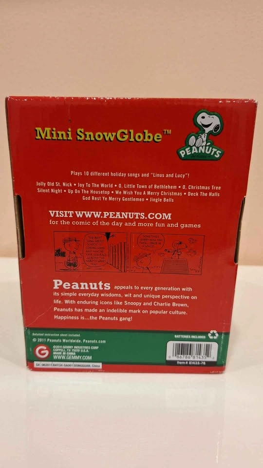 PEANUTS CHARLIE BROWN OH CHRISTMAS TREE MUSICAL GLOBE Snowing 10 - photo 5