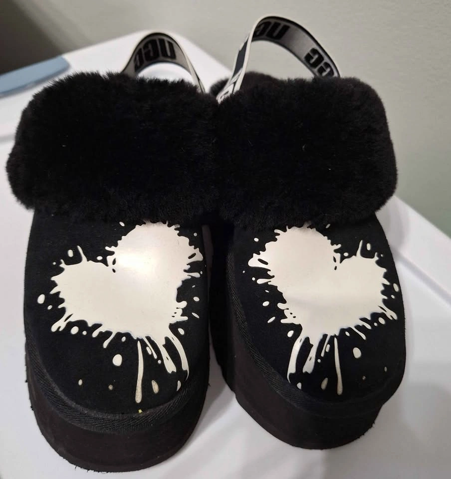 UGG Funkette Platform Valentine Slippers Sz 7.5-8 Black - photo 2
