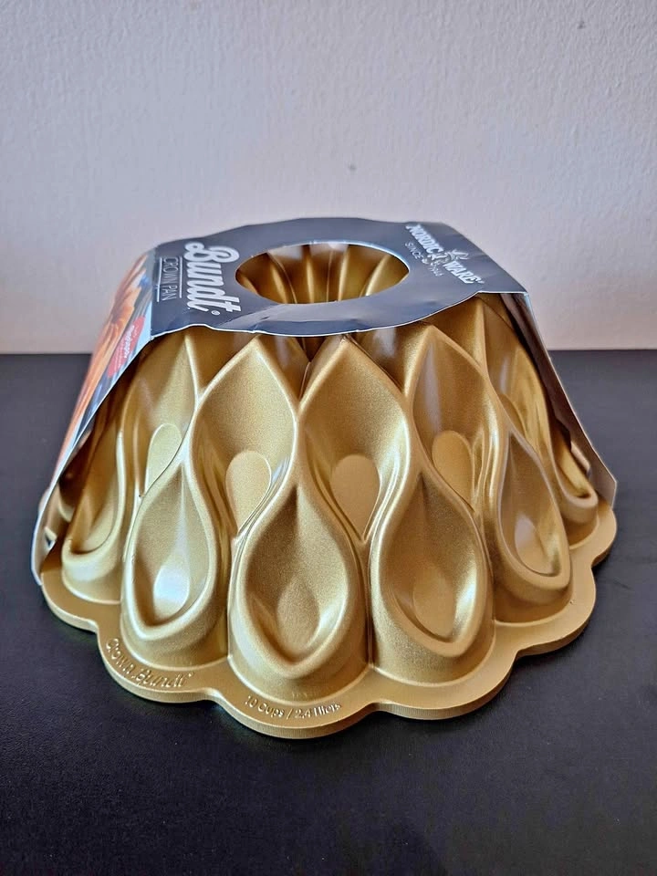 Nordic Ware Crown Bundt Pan